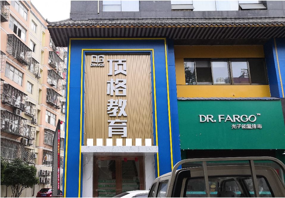 诸暨门头设计要符合门店特色。